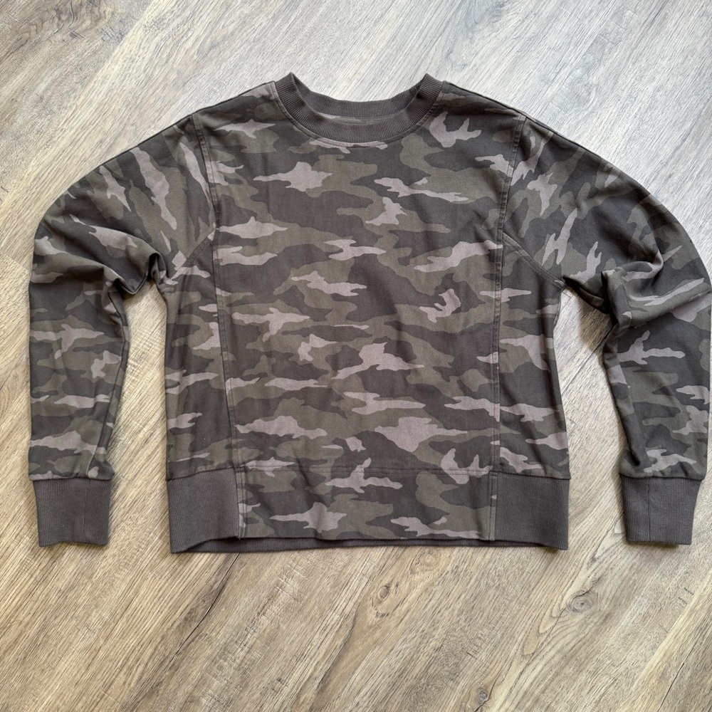 Athleta Crew Neck Women's Camouflage Sweatshirt - Size Extra Small